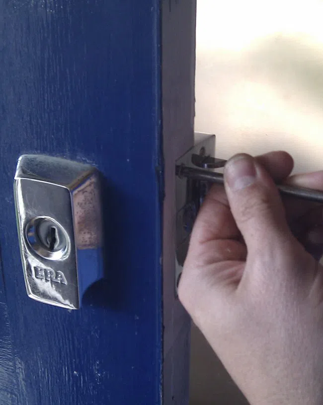 Lock Locksmith Tech Bartlett, IL 630-273-7731 - locksmith-service